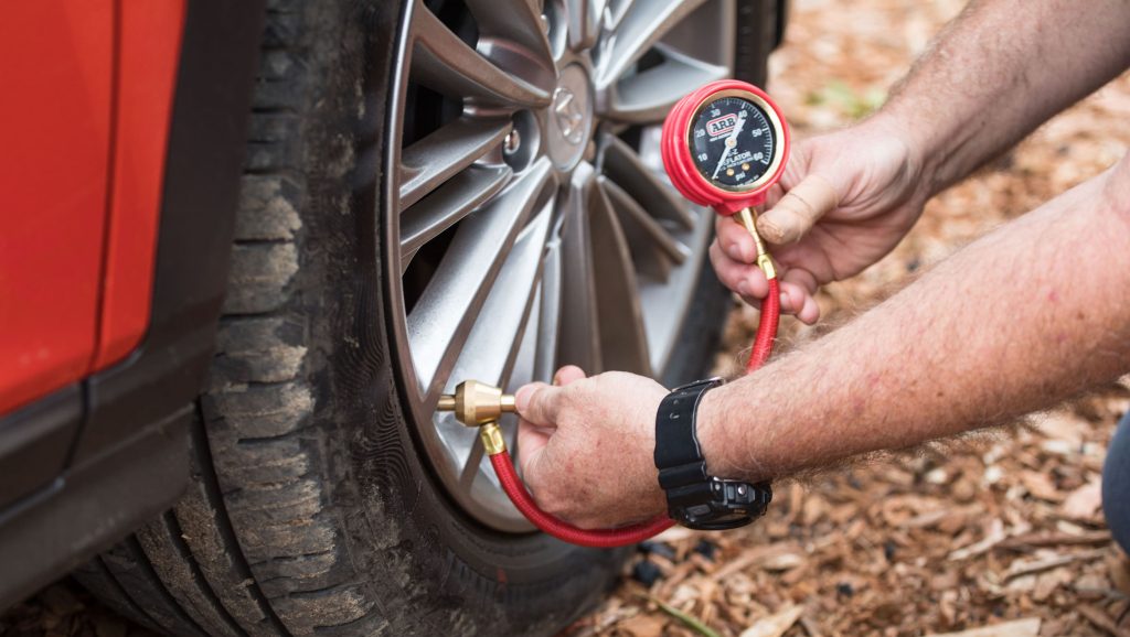 how to check vehicle tire pressure